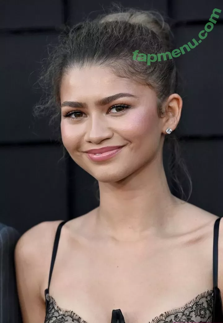 Zendaya nude photo #2024 (linda.voilet)