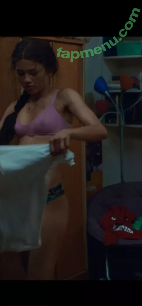 Zendaya nude photo #2423 (linda.voilet)