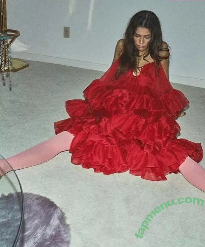 Zendaya nude photo #2494 (linda.voilet)