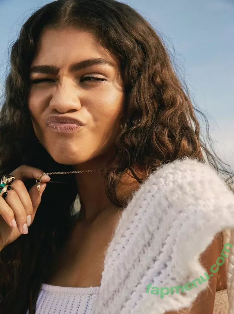 Zendaya nude photo #2497 (linda.voilet)