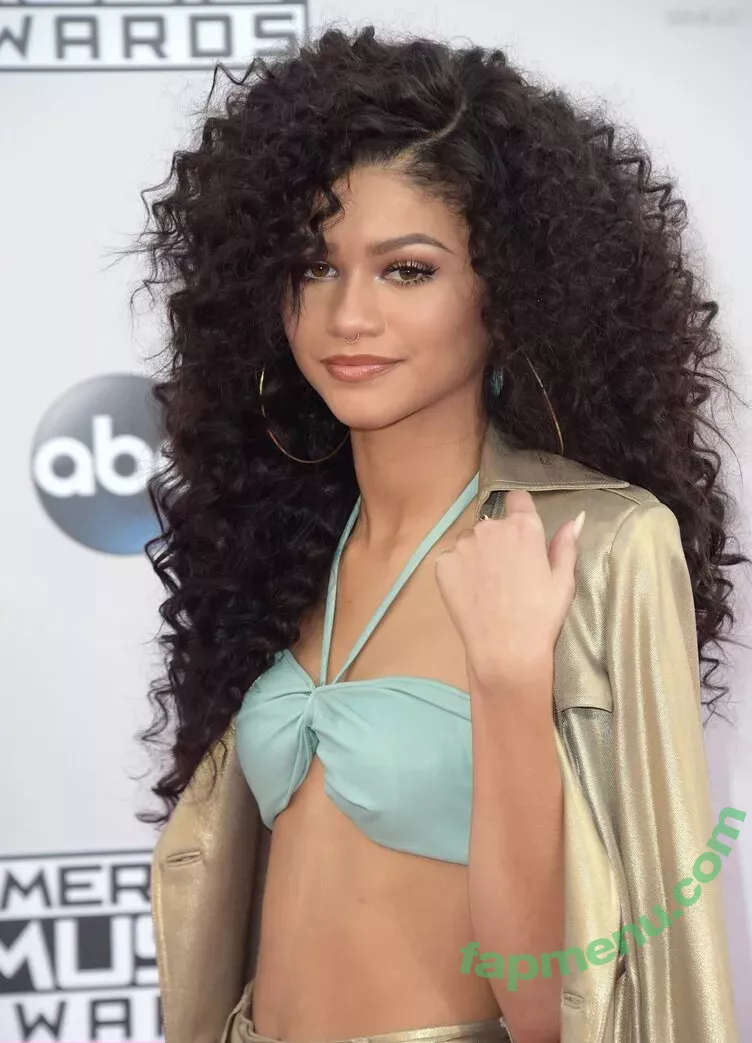 Zendaya nude photo #2535 (linda.voilet)