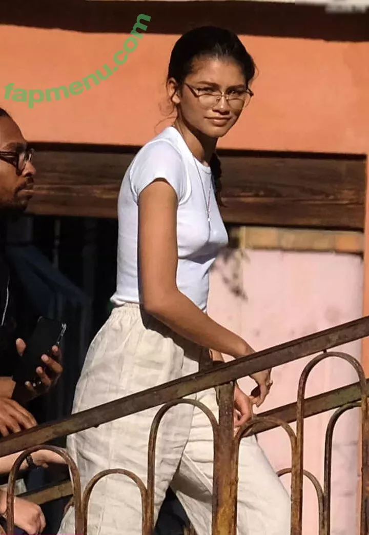 Zendaya nude photo #2563 (linda.voilet)