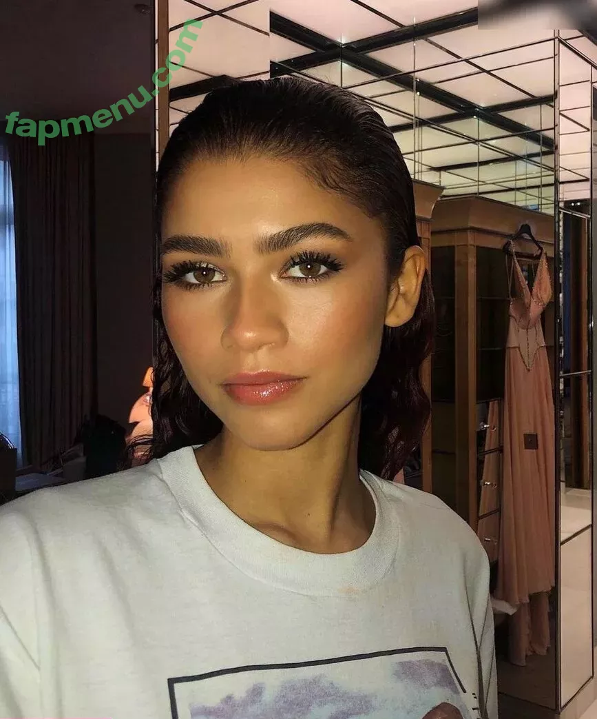 Zendaya nude photo #2667 (linda.voilet)