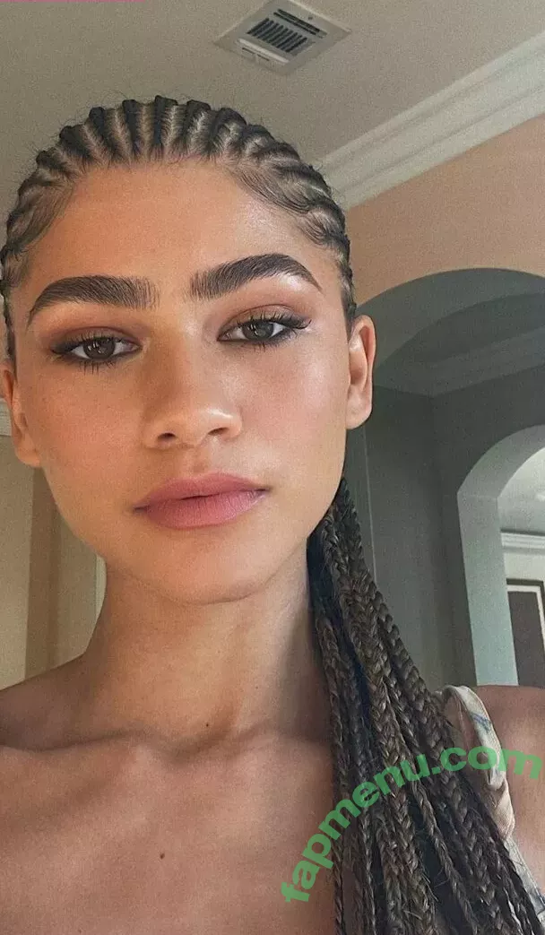 Zendaya nude photo #2668 (linda.voilet)