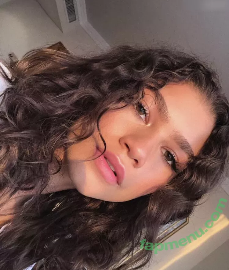 Zendaya nude photo #2686 (linda.voilet)
