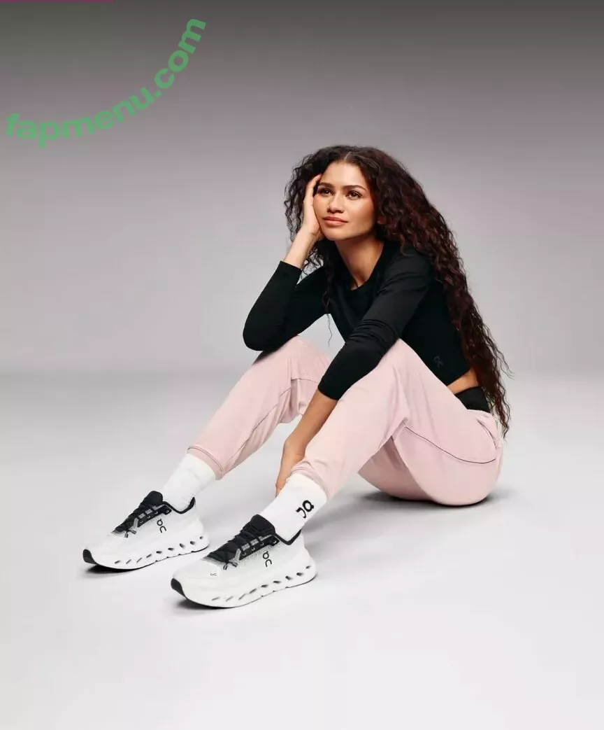 Zendaya nude photo #2689 (linda.voilet)