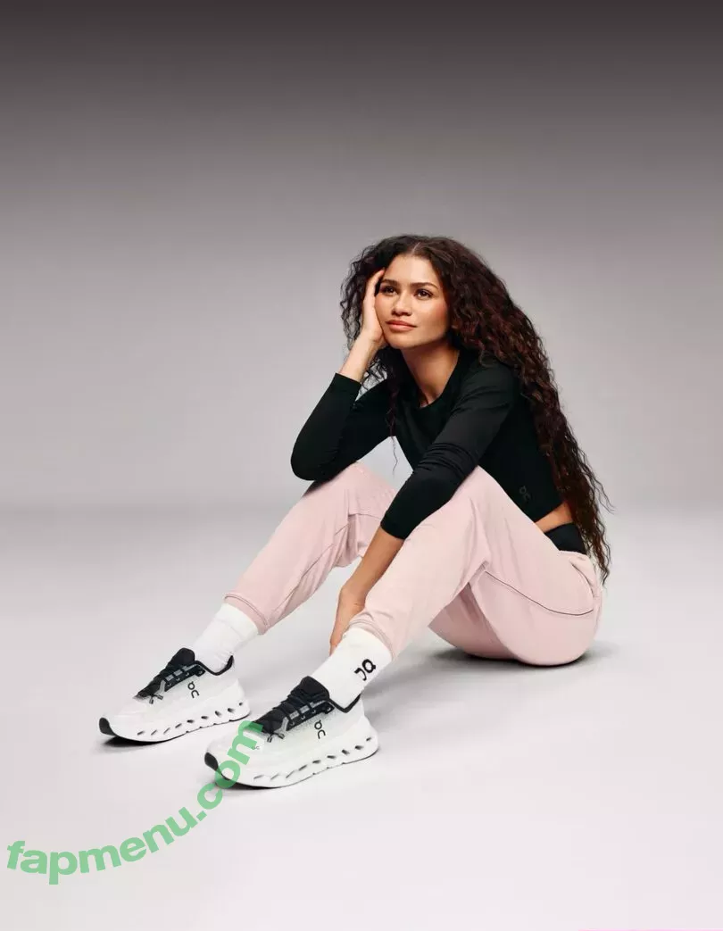 Zendaya nude photo #2707 (linda.voilet)