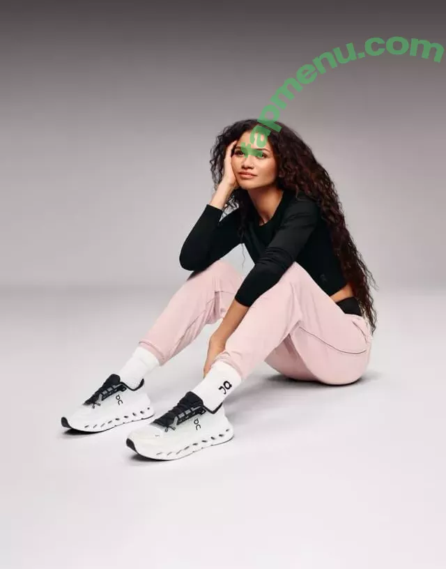 Zendaya nude photo #2715 (linda.voilet)