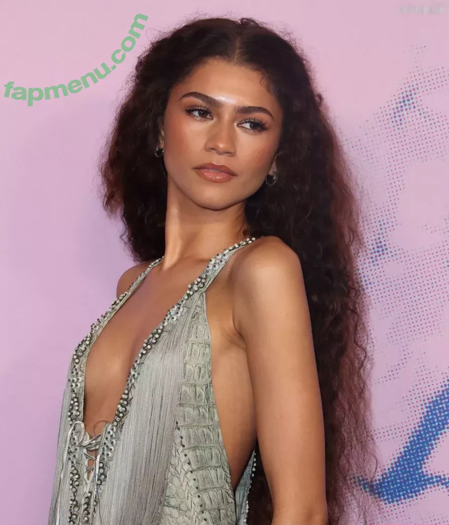 Zendaya nude photo #2814 (linda.voilet)