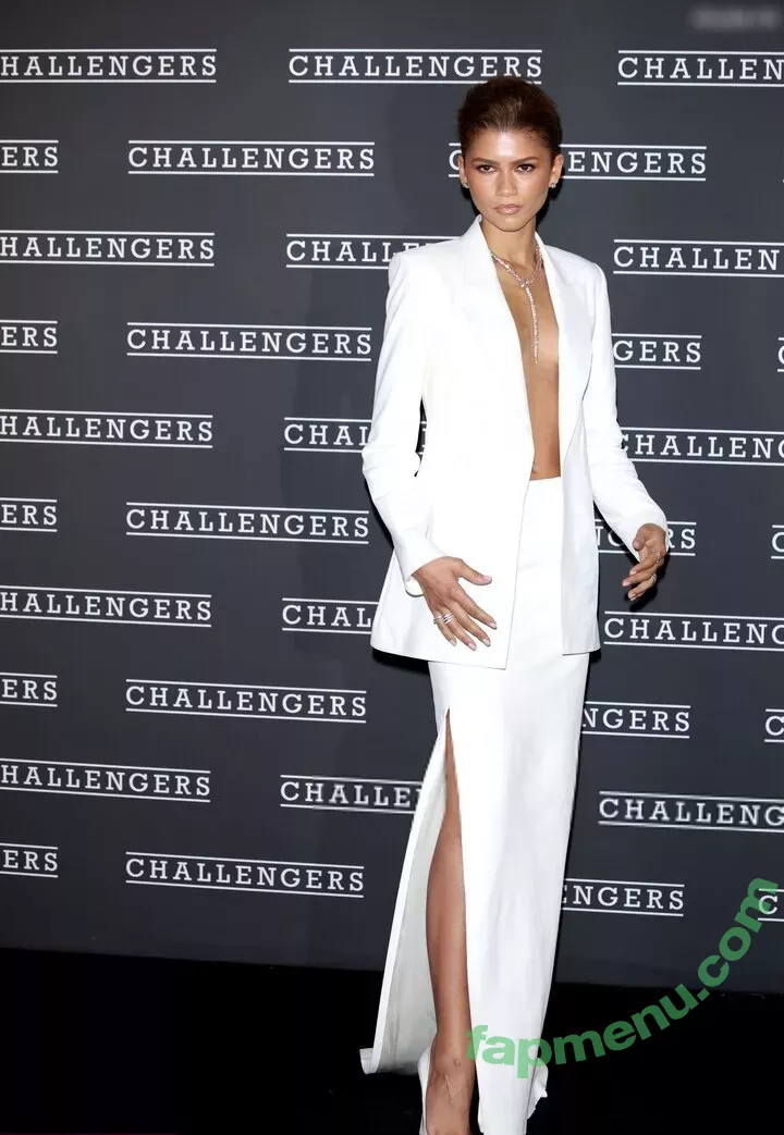 Zendaya nude photo #2870 (linda.voilet)