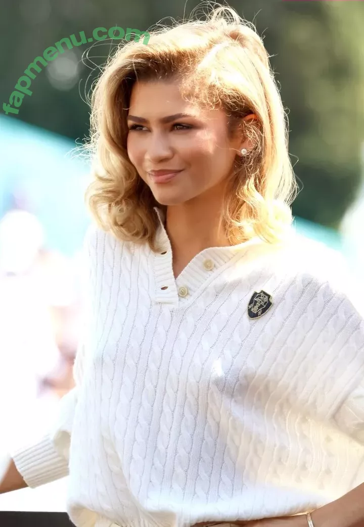 Zendaya nude photo #2913 (linda.voilet)