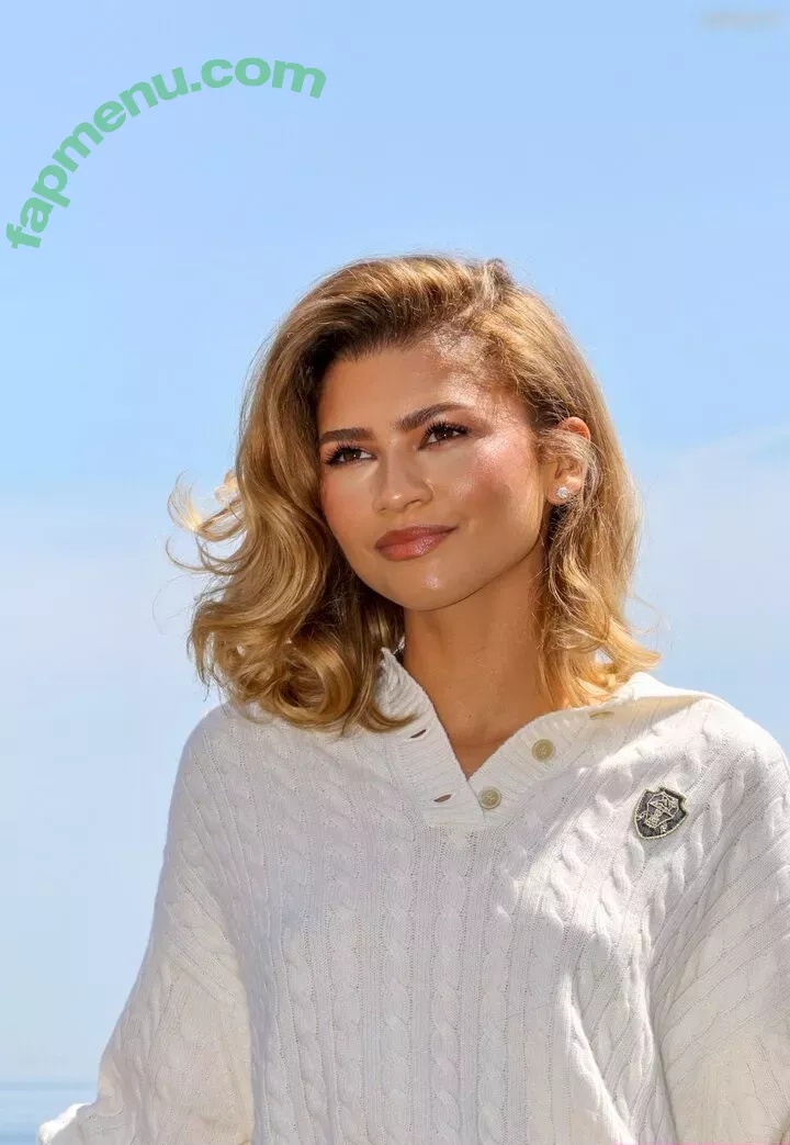 Zendaya nude photo #2916 (linda.voilet)