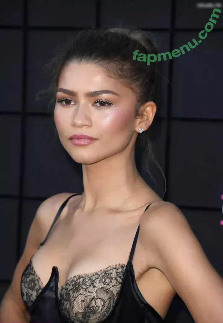 Zendaya nude photo #2918 (linda.voilet)