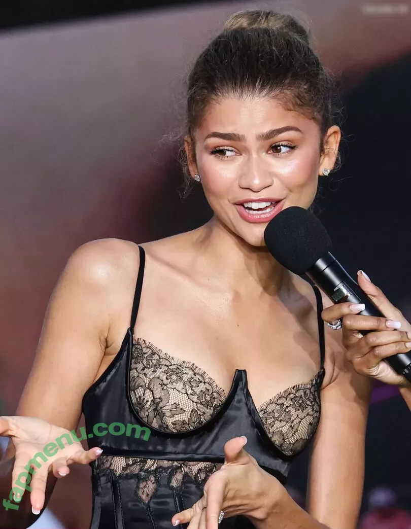 Zendaya nude photo #2919 (linda.voilet)