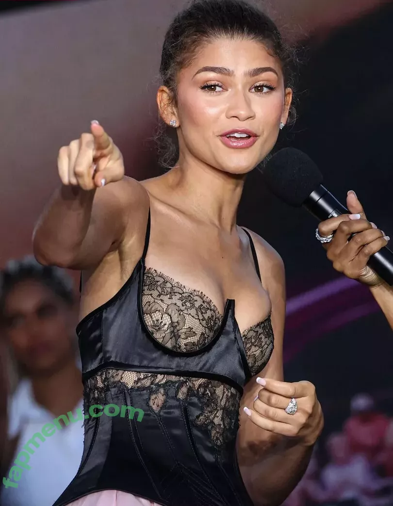 Zendaya nude photo #2924 (linda.voilet)