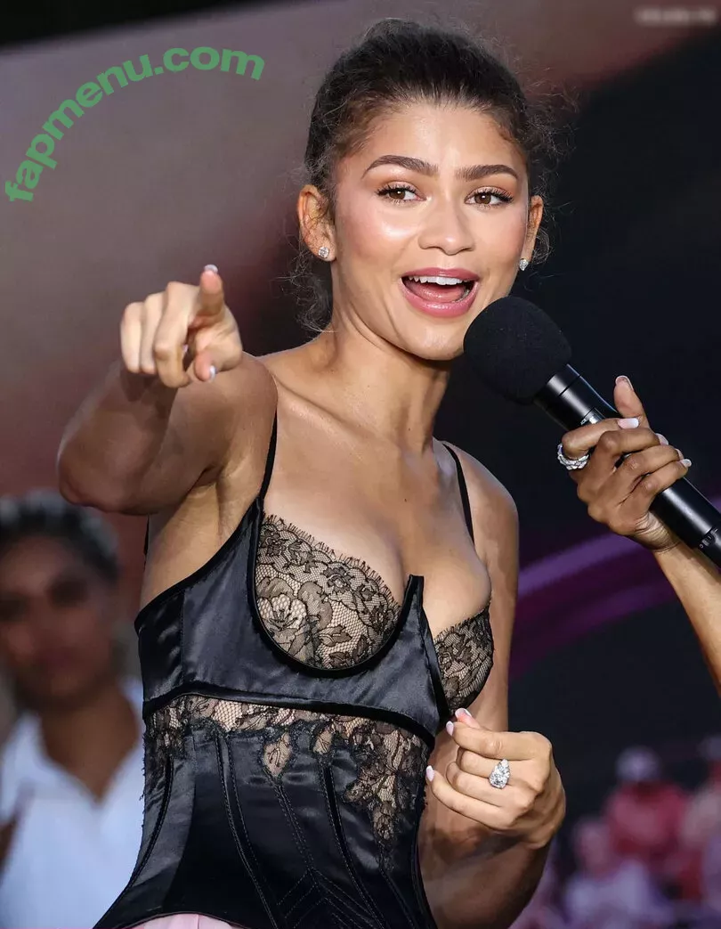 Zendaya nude photo #2926 (linda.voilet)