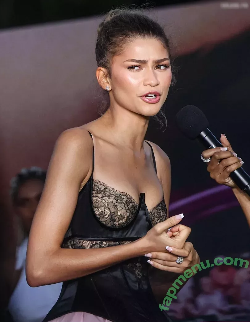 Zendaya nude photo #2927 (linda.voilet)