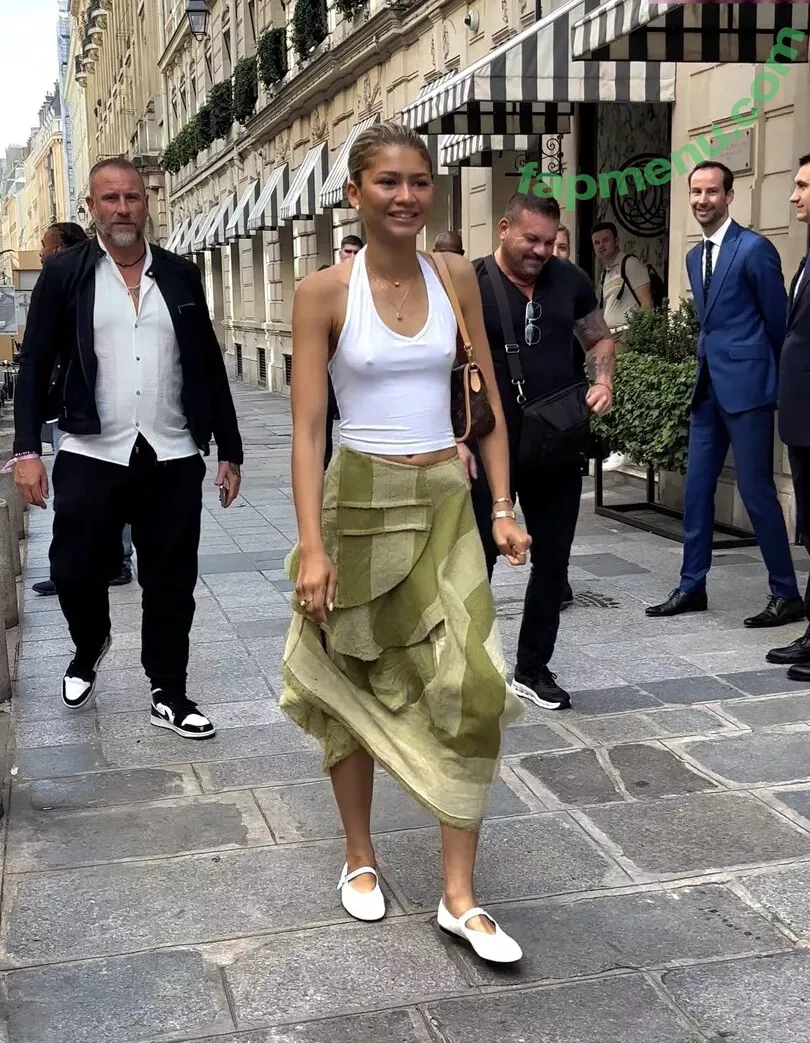 Zendaya nude photo #3142 (linda.voilet)