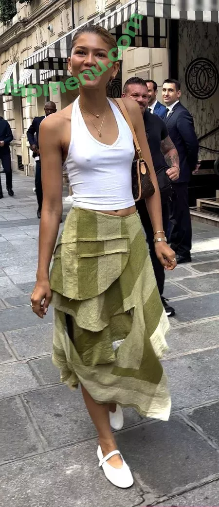 Zendaya nude photo #3147 (linda.voilet)
