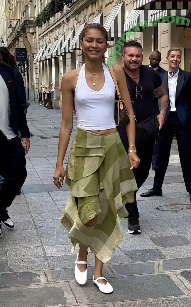 Zendaya nude photo #3150 (linda.voilet)