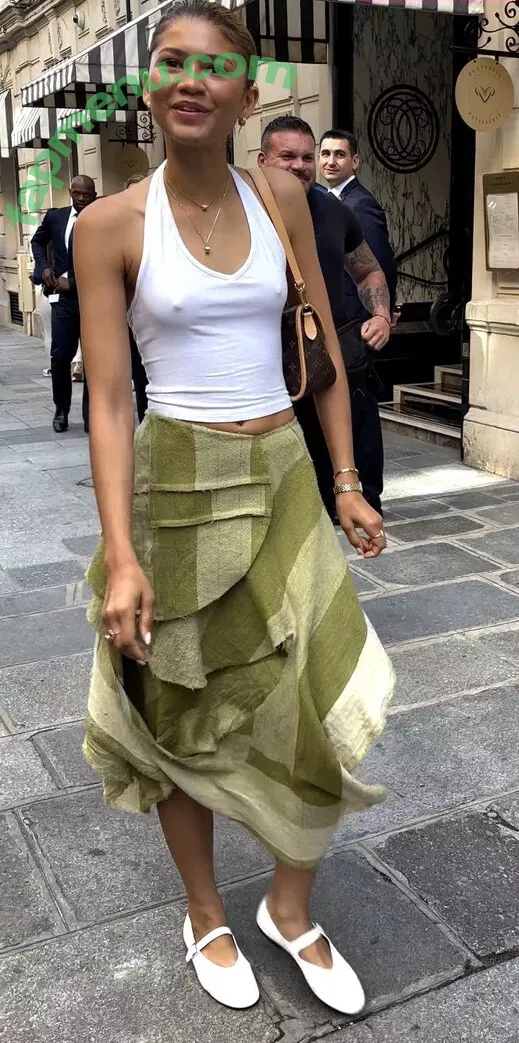 Zendaya nude photo #3154 (linda.voilet)