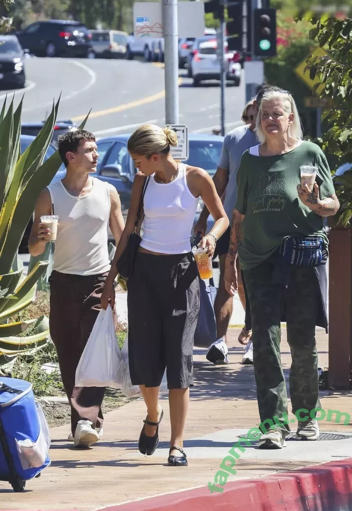 Zendaya nude photo #3206 (linda.voilet)