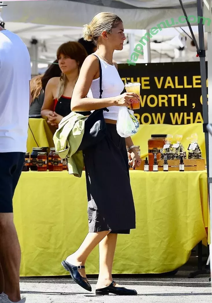 Zendaya nude photo #3222 (linda.voilet)