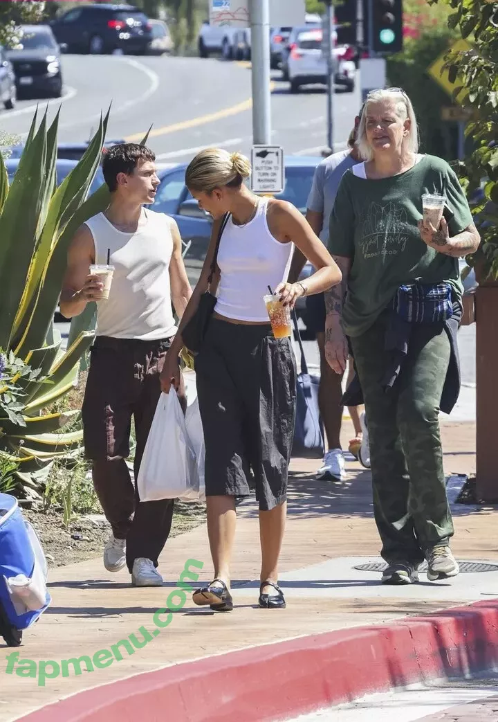 Zendaya nude photo #3224 (linda.voilet)
