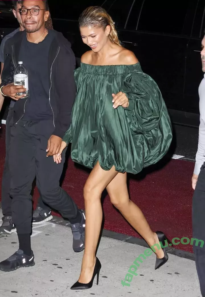 Zendaya nude photo #3264 (linda.voilet)
