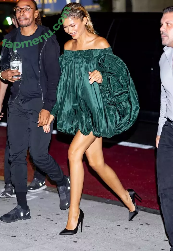 Zendaya nude photo #3276 (linda.voilet)
