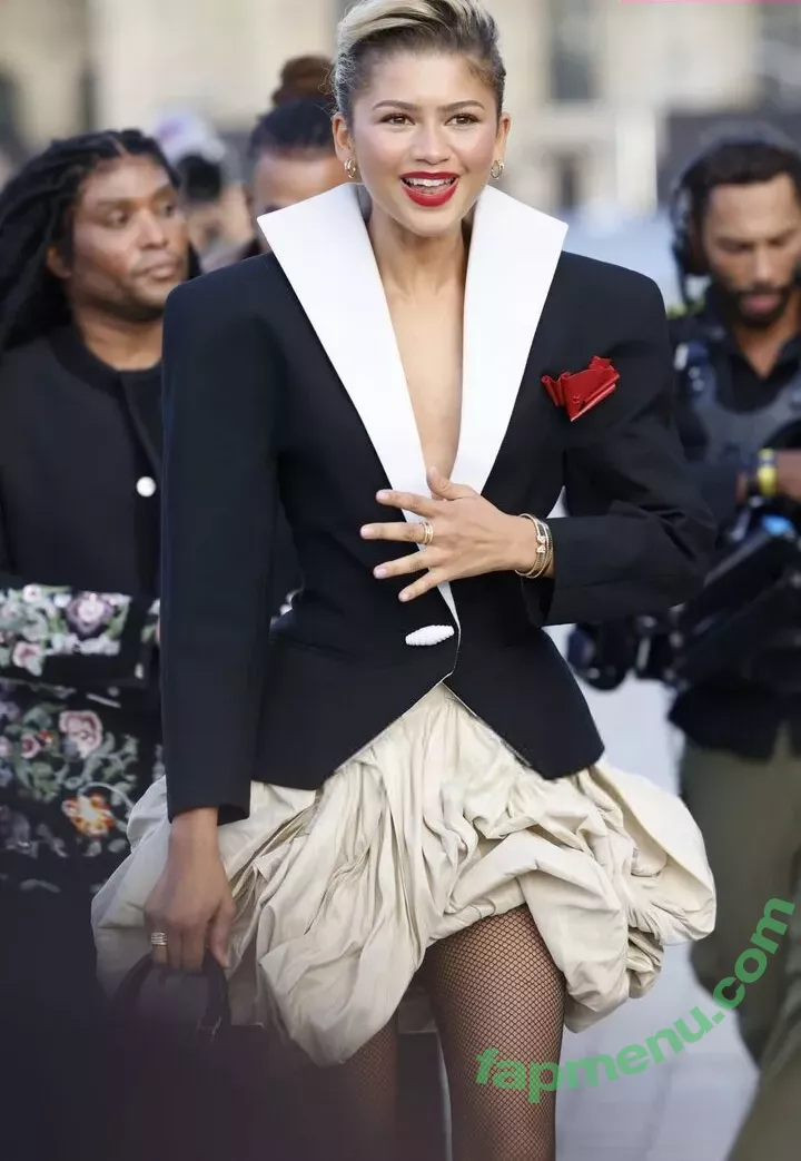 Zendaya nude photo #3308 (linda.voilet)