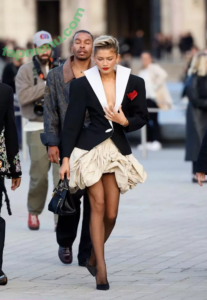 Zendaya nude photo #3327 (linda.voilet)