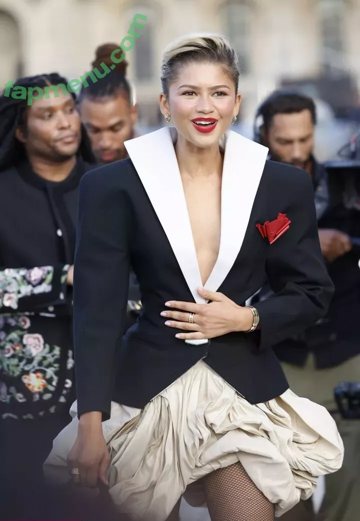 Zendaya nude photo #3336 (linda.voilet)