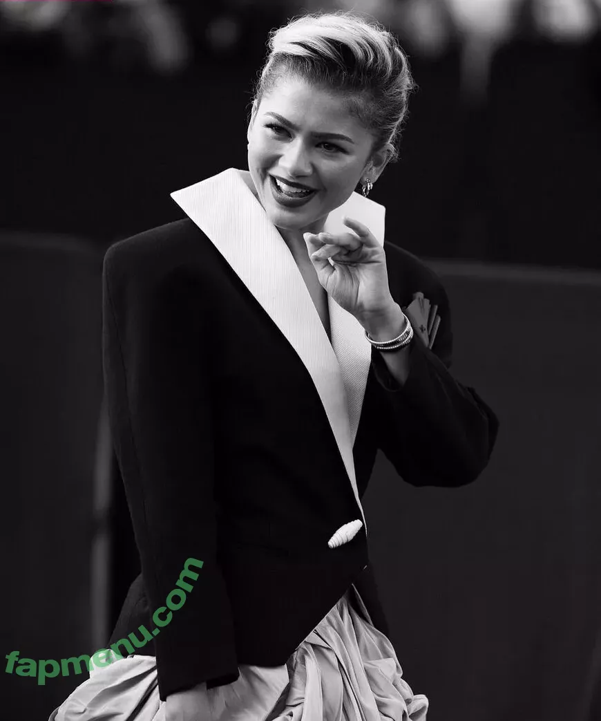 Zendaya nude photo #3345 (linda.voilet)