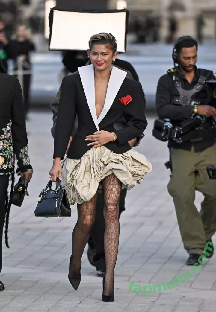 Zendaya nude photo #3355 (linda.voilet)