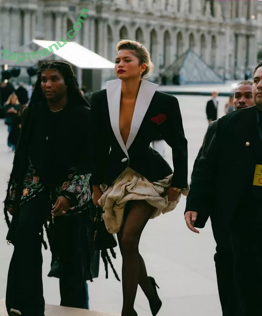 Zendaya nude photo #3362 (linda.voilet)