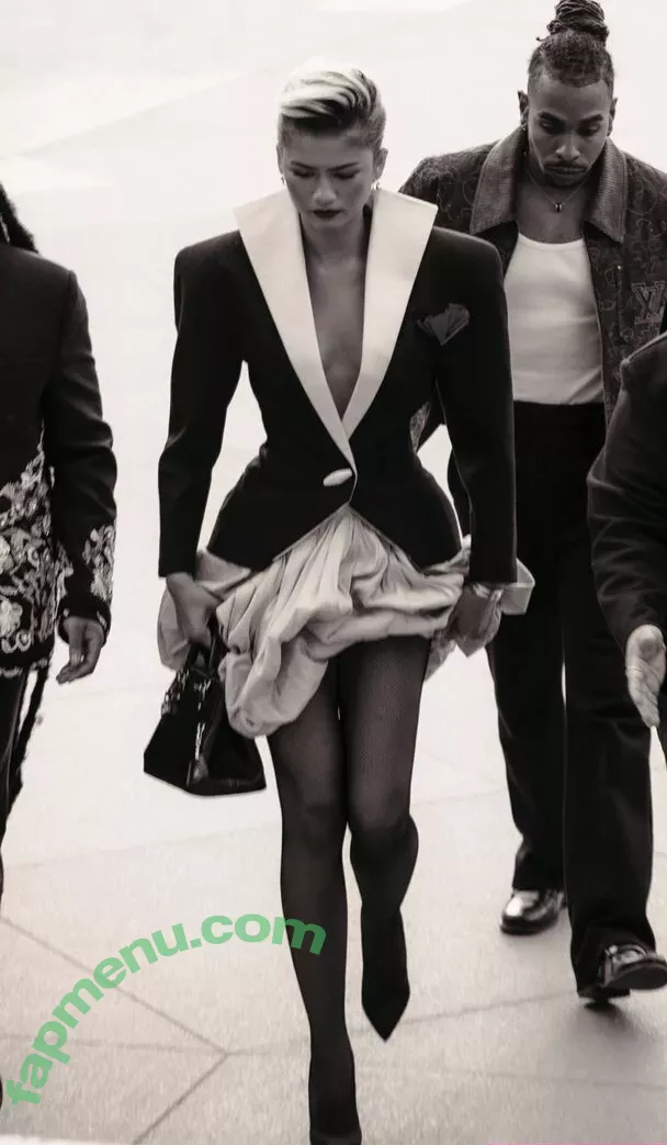 Zendaya nude photo #3365 (linda.voilet)