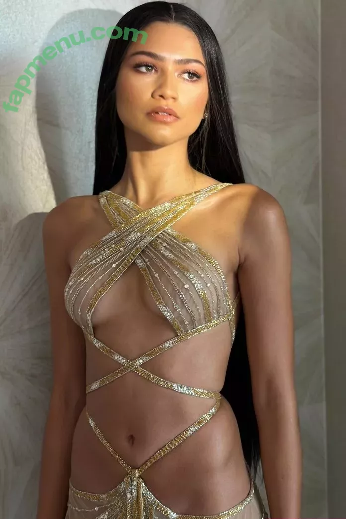 Zendaya nude photo #3504 (zayarose11)