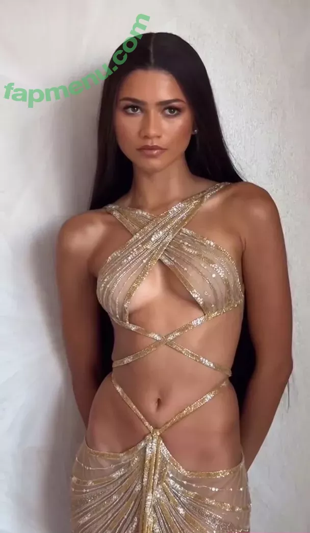 Zendaya nude photo #3526 (zayarose11)