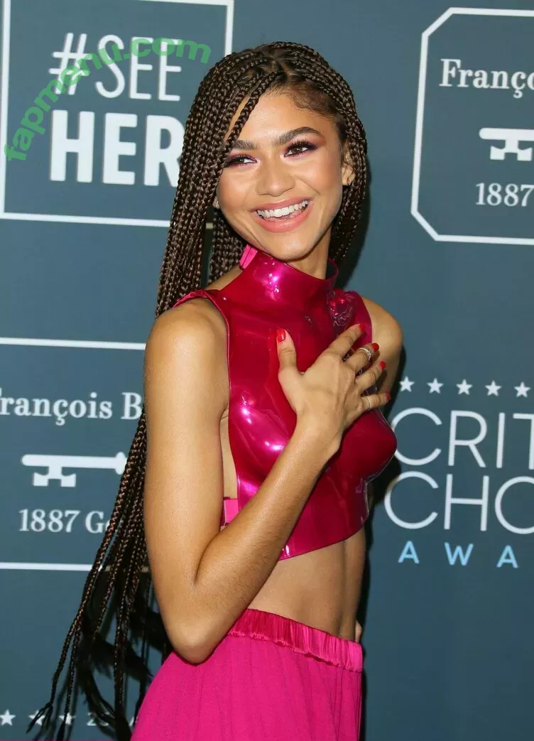 Zendaya nude photo #3627 (zayarose11)