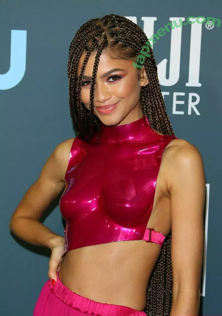 Zendaya nude photo #3628 (zayarose11)