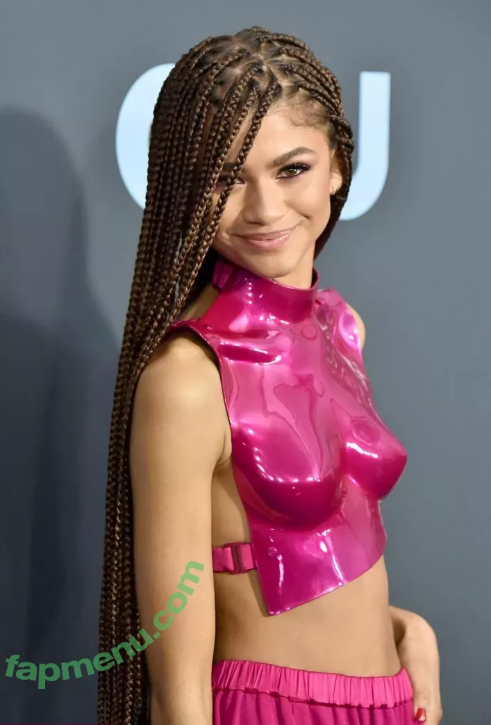 Zendaya nude photo #3630 (zayarose11)