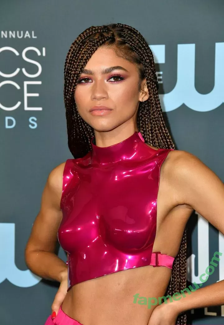 Zendaya nude photo #3632 (zayarose11)