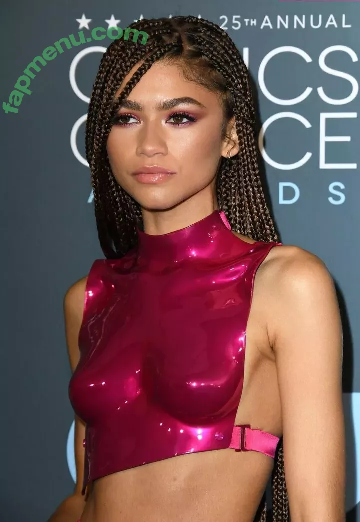 Zendaya nude photo #3634 (zayarose11)