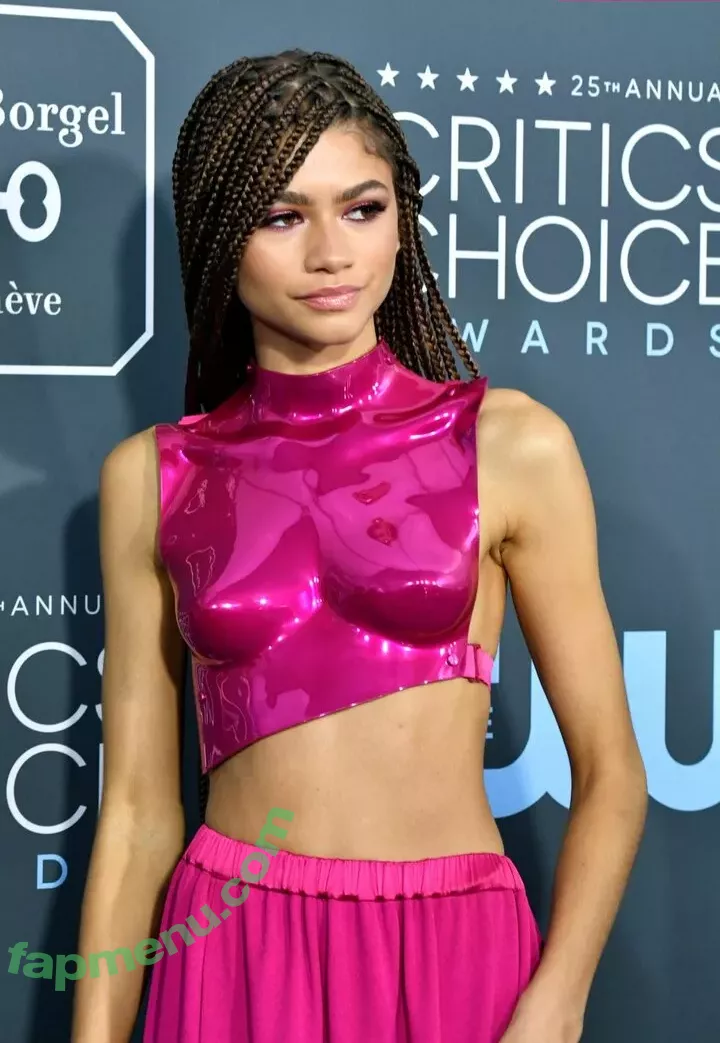 Zendaya nude photo #3637 (zayarose11)