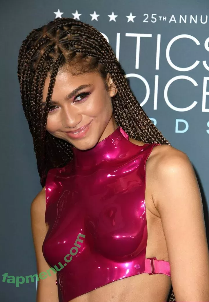 Zendaya nude photo #3647 (zayarose11)