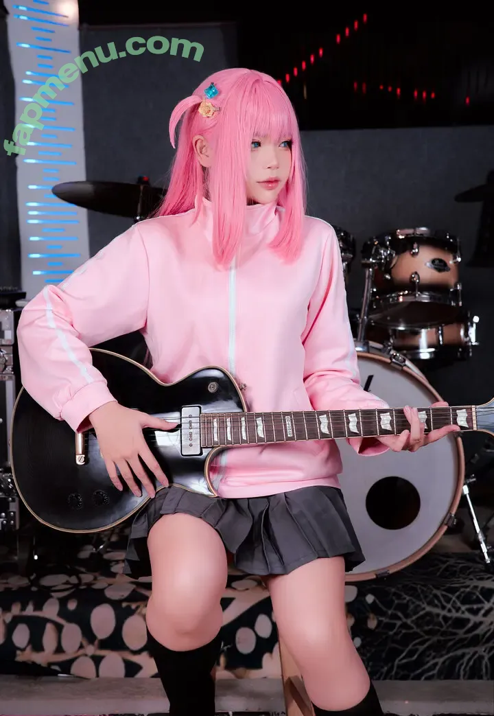 ZenieQ nude photo #0003 (zinieq / zinieqcute)