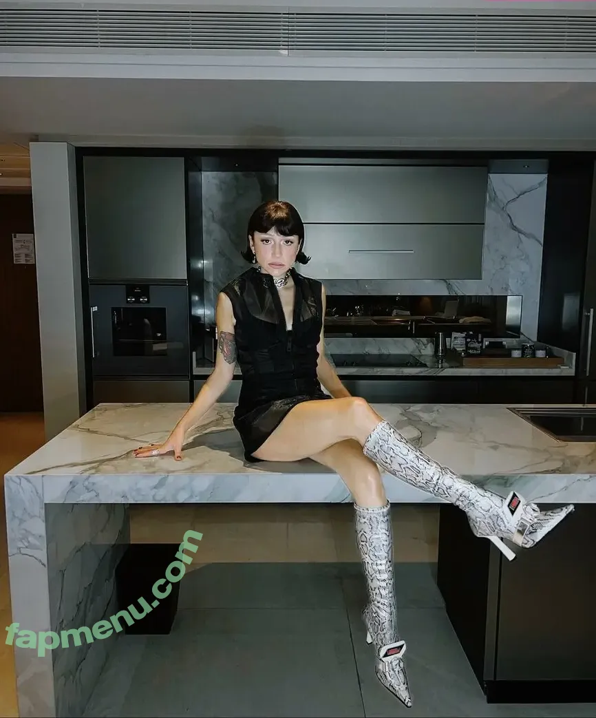 Zeynep Bastık nude photo #0115 (zeynepbastik)