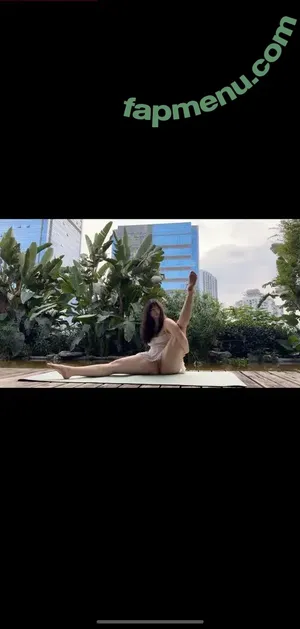 ZhouYiQin / zhao.yiqin nude photo #0001
