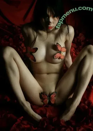 zhuitumoon / 坠兔收光 nude photo #0105